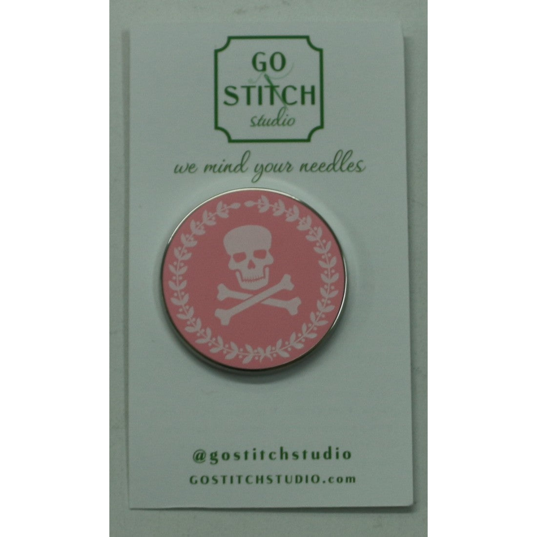 Pink Skull & Crossbones Needle Minder