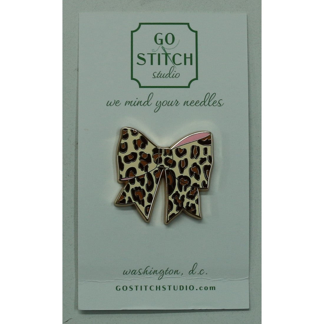 Brown Leopard Bow Needle Minder