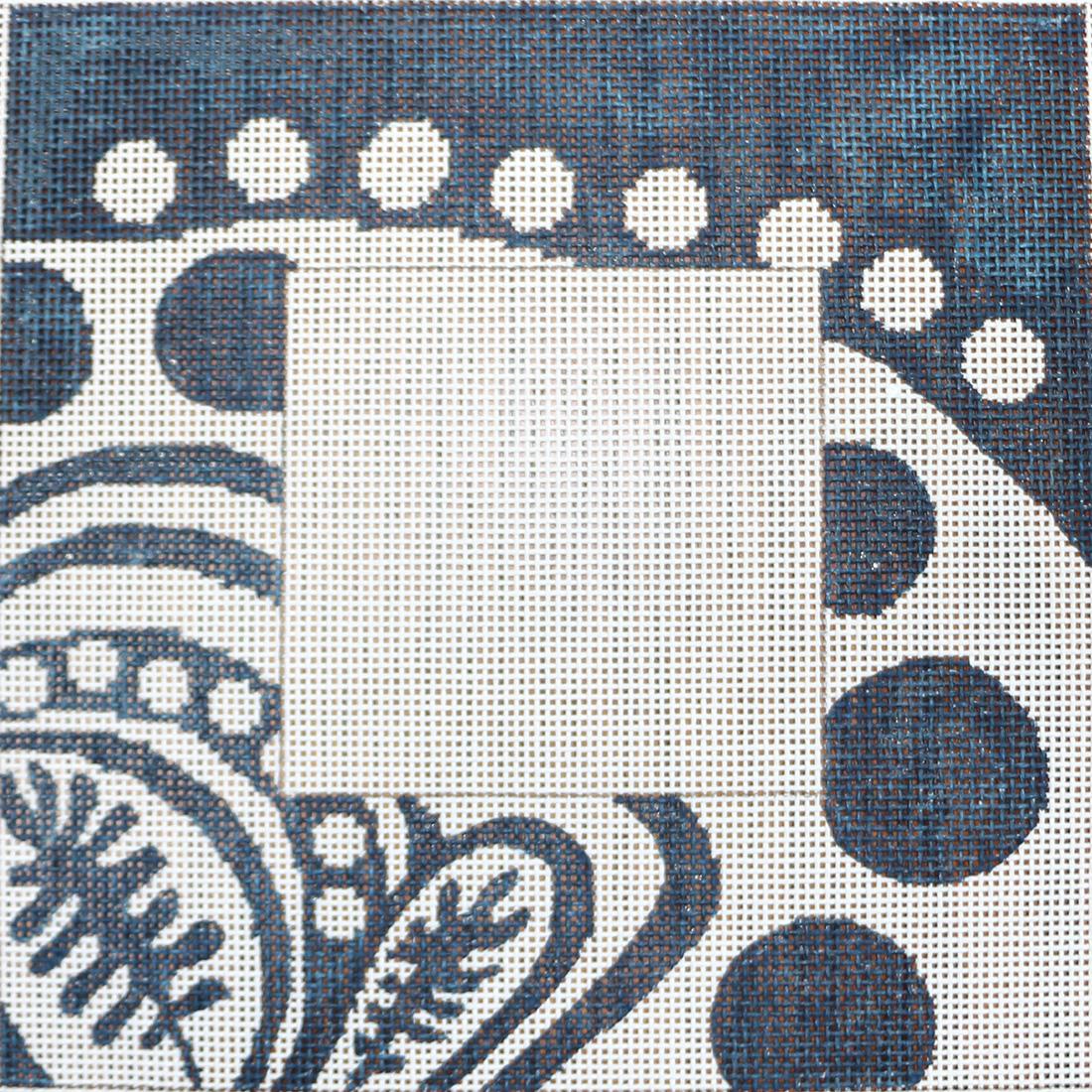 Paisley in Navy/White